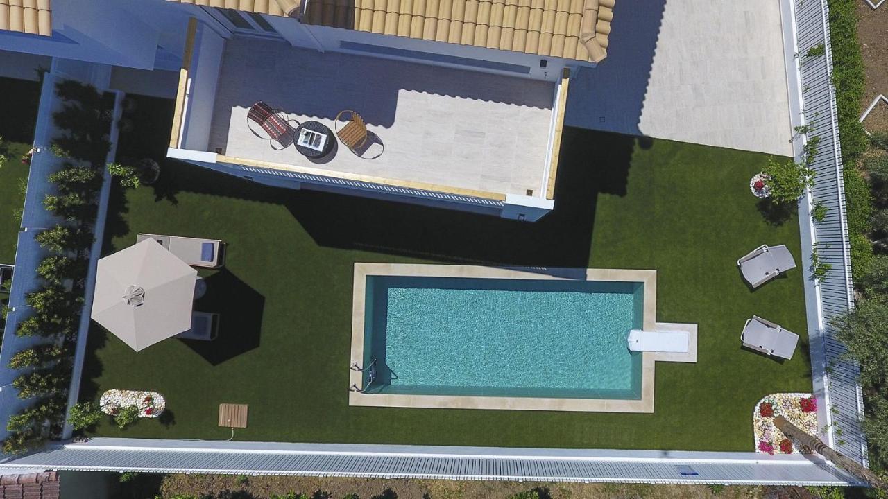 The Quad Luxury Villas Lygia  Extérieur photo